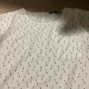 white top with arrows